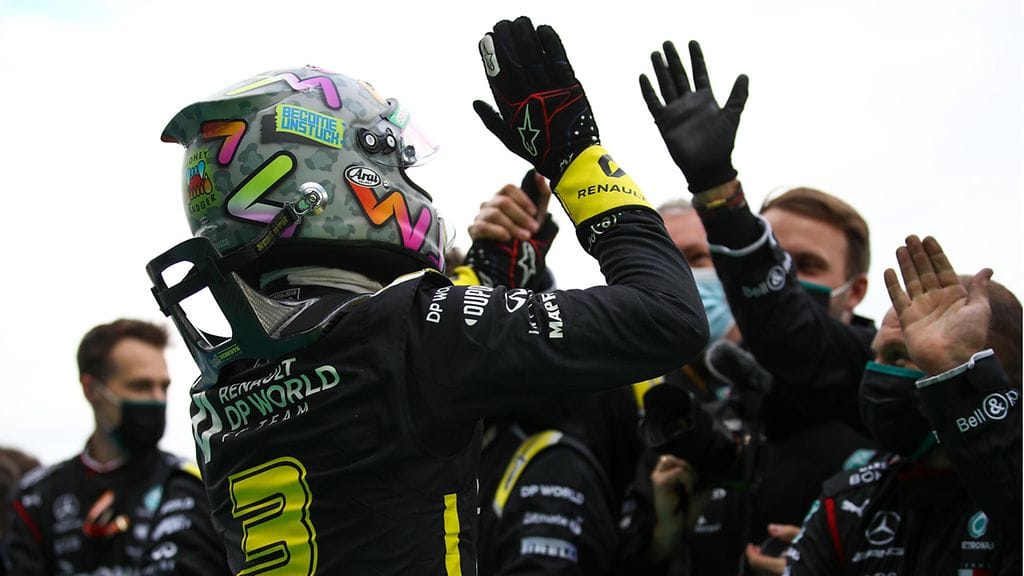 Daniel Ricciardo juhli Renault'n ensimmäistä palkintosijaa yhdeksään vuoteen Eifelin GP:ssä Saksassa.