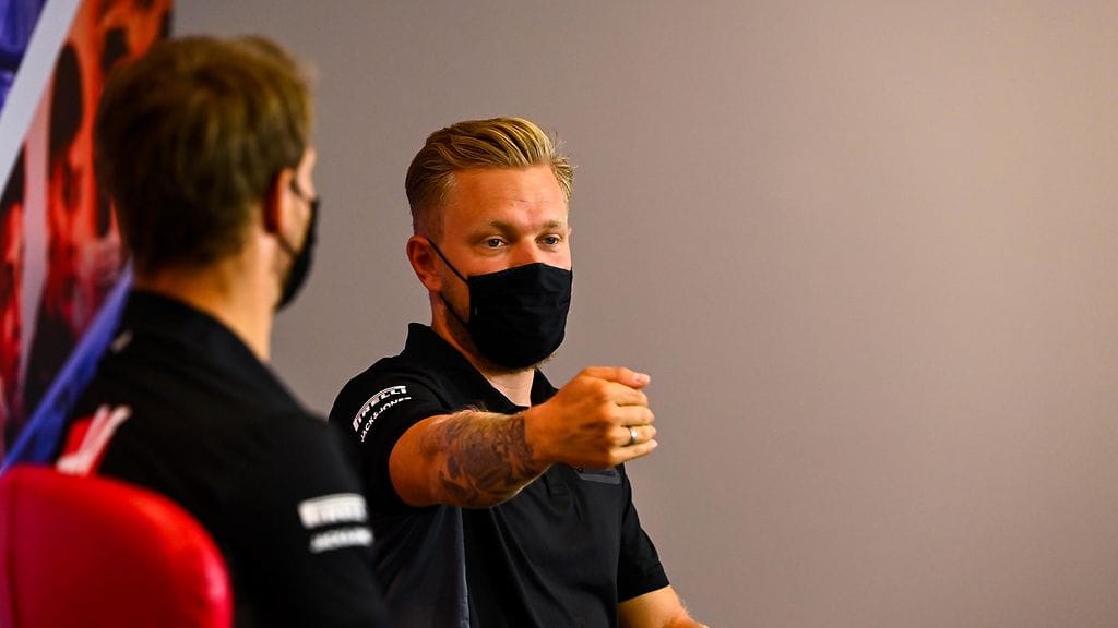 Romain Grosjean ja Kevin Magnussen joutuvat kumpikin lähtemään Haasilta kauden päätteeksi.