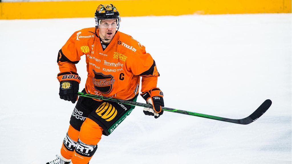 KooKoon Aleksander Bonsaksen osui onnekkaasti Tapparaa vastaan.