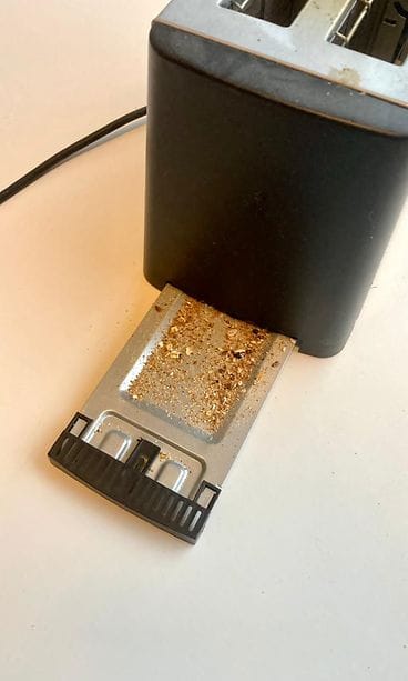 leivänpaahtimen murualusta