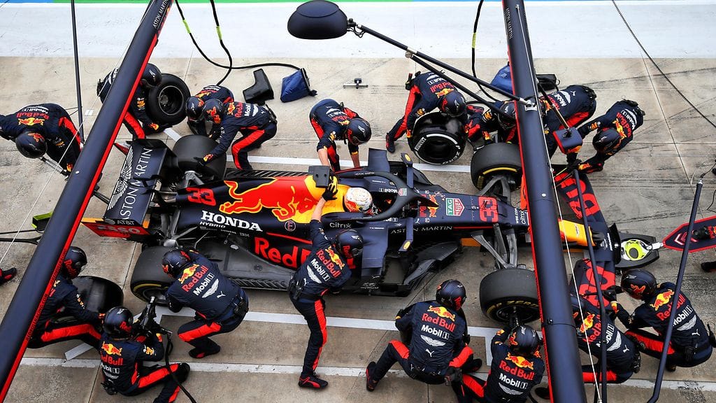 Red Bullin F1-tiimissä saattaa avautua huippupesti, jos yhtiö ei halua jatkaa Alexander Albonin sopimusta.