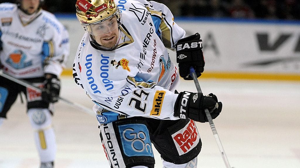 Pekka Jormakka oli runkosarjassa Pelicansin tehokkain pelaaja. Hän nakuttic 54 ottelussa tehot 19+16=35.