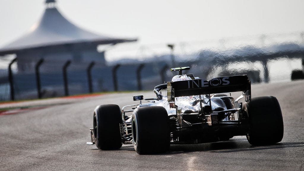 Valtteri Bottas nautti perjantaina liukastelusta Turkin Istanbulin radalla.