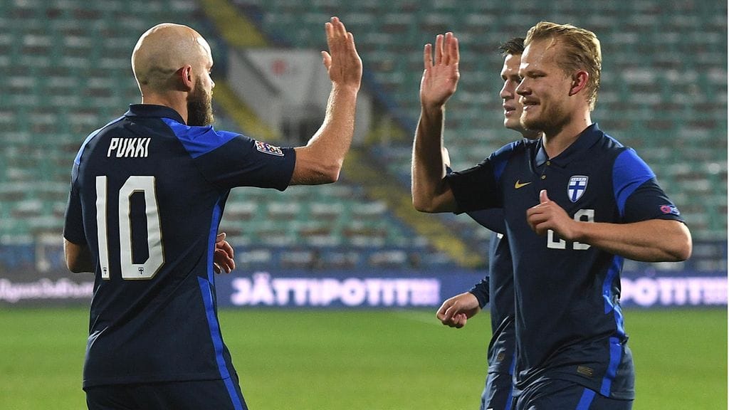 Teemu Pukki ja Joel Pohjanpalo juhlivat Suomen avausmaalia.