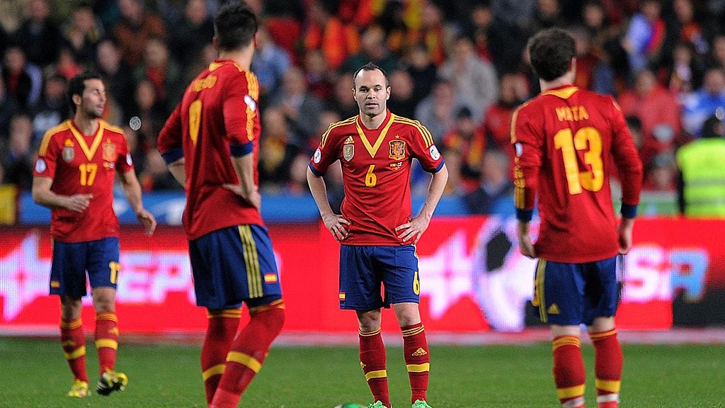 Espanjan pelaajat miettivät syntyjä syviä.