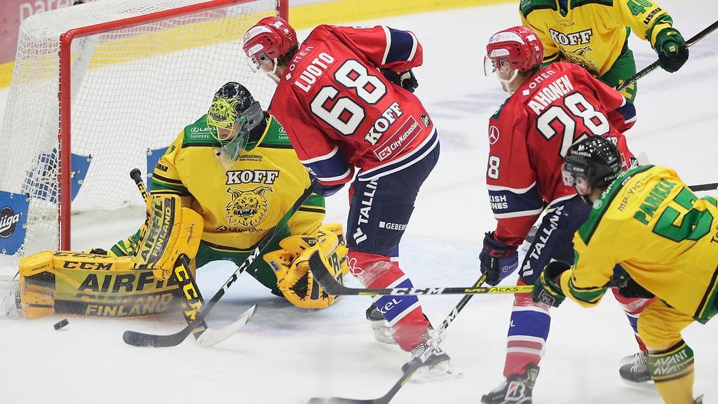 Ilves-maalivahti Lukas Dostal ja HIFK:n hyökkääjä Joona Luoto saattavat jättää SM-liigan hetkellä millä hyvänsä.
