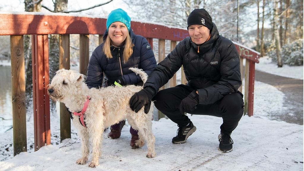 Sankarikoira Nessa ja omistajat