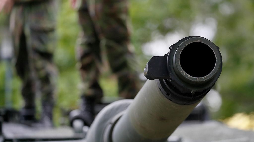 Lightning Strike 24 on osa Yhdysvaltain johtamaa viidessä eri maassa toteutettavaa Dynamic Front 25 -harjoituskokonaisuutta, joka on Naton historian suurin tykistön harjoituskokonaisuus Euroopassa.