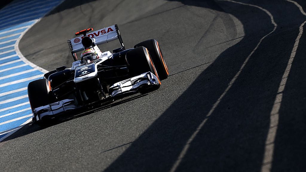 Pastor Maldonado antaa ajovuoron Valtteri Bottakselle.