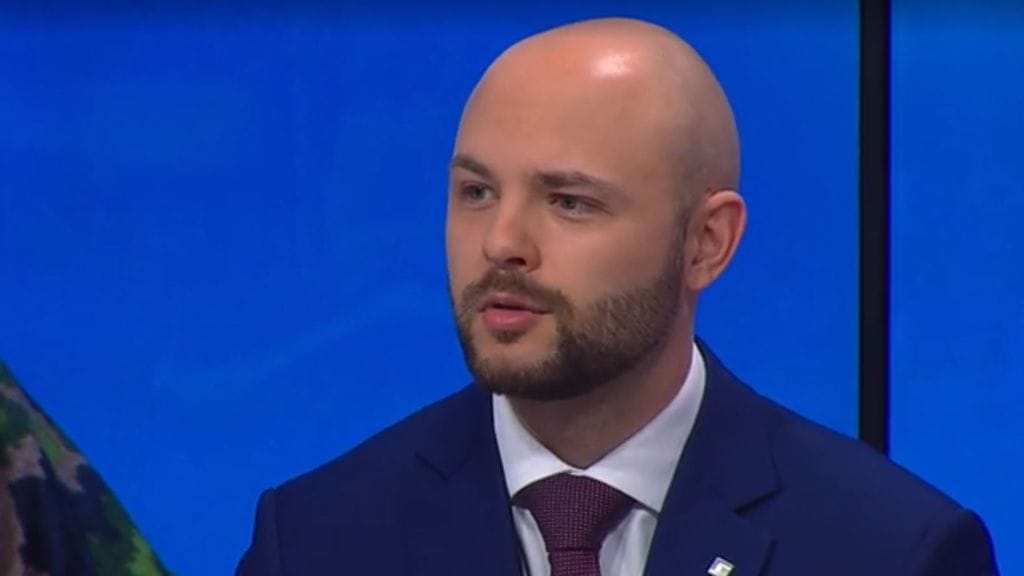 Keskustan kansanedustaja Joonas Könttää tönittiin vaalikampanjoinnin aikana.