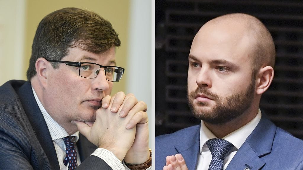 Kokoomuksen Arto Satonen (vas) kertoi oireiden alkaneen ennen itsenäisyyspäivää. Keskustan Joonas Köntän koronatartunta vahvistettiin lauantaina.