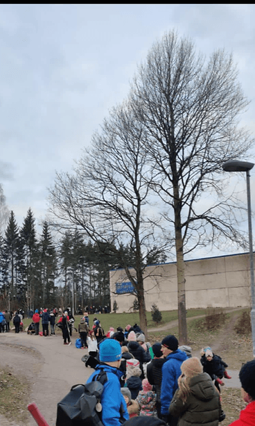 OMA: ulkojäät, luistelu, jonotus