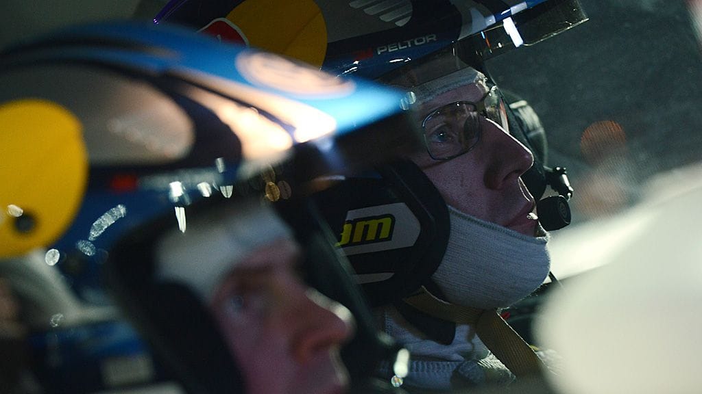 Jari-Matti Latvala (takana) ja kartturi Miikka Anttila.