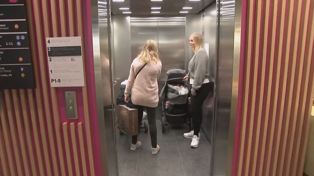 HUSin infektioylilääkäri neuvoi MTV Uutiset Livessä, kuinka ostoskeskuksessa liikutaan mahdollisimman turvallisesti.