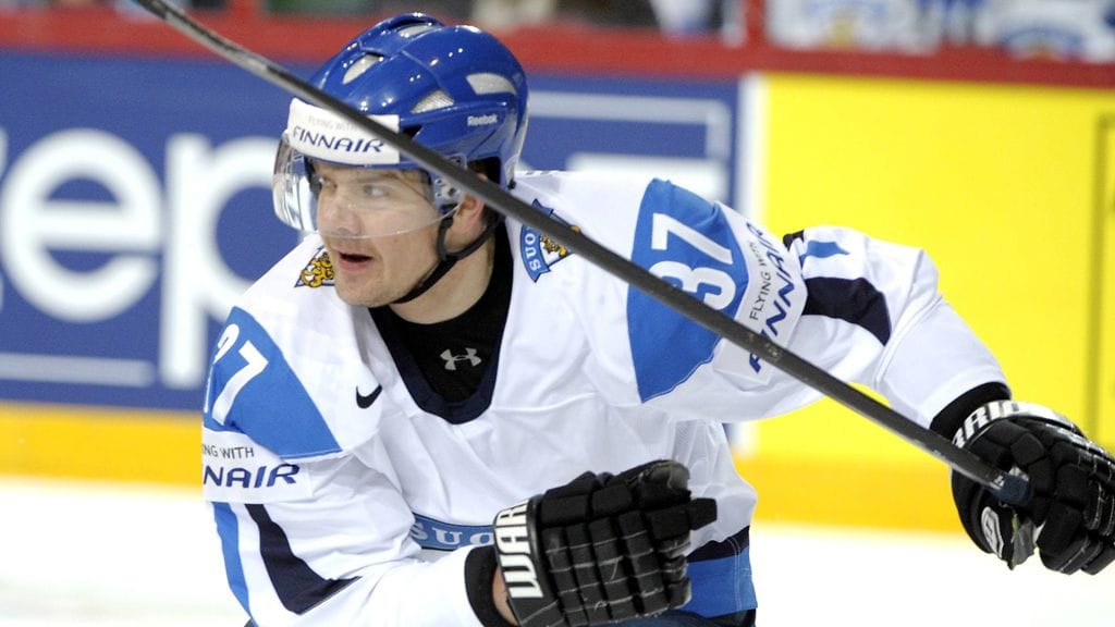 Leijonienkin paidassa nähty Juha-Pekka Haataja avasi tehotilinsä KooKoo-paidassa. (arkistokuvaa)