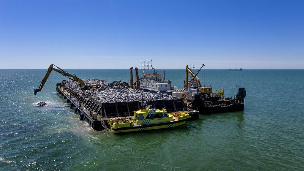 lehtikuva tunnelin ruoppausta saksan ja tanskan valilla