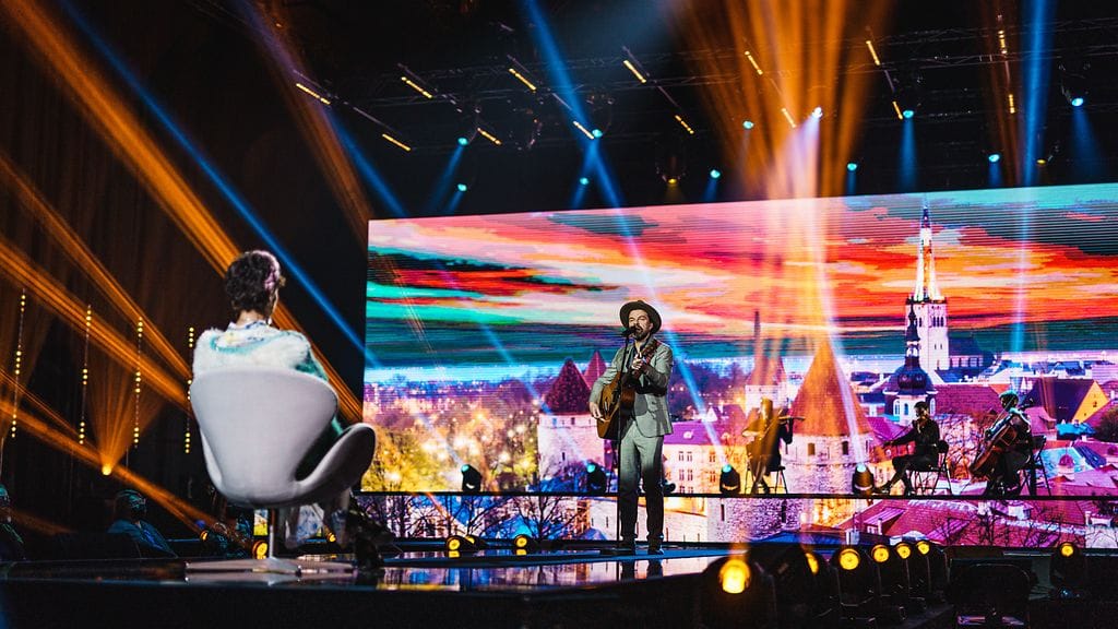 Laulu_rakkaudelle_S1_eps2_TuureKilpelainen_esiintyy