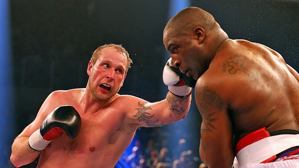 Robert Helenius ottelussa Michael Sprottia vastaan.