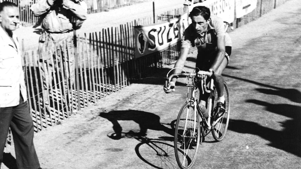 Fausto Coppi voitti vuoden 1952 Ranskan ympäriajon häkellyttävän ylivoimaisesti.