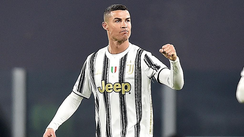 Cristiano Ronaldo on nyt tehnyt 758 maalia urallaan.