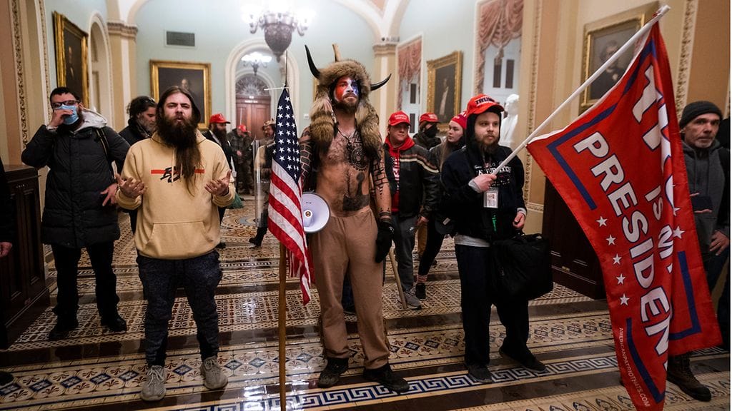 aop mellakka capitol Jake Angeli qanon