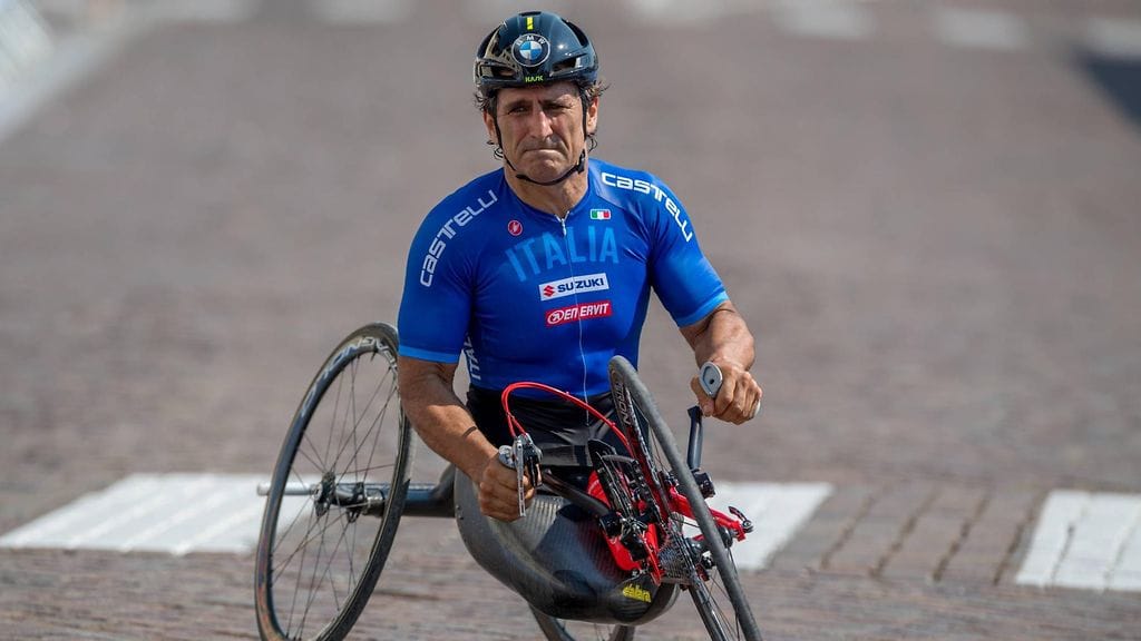 Alex Zanardi, 54, menetti molemmat jalkansa vuonna 2001 sattuneen CART-onnettomuuden seurauksena. KUVA: All Over Press.