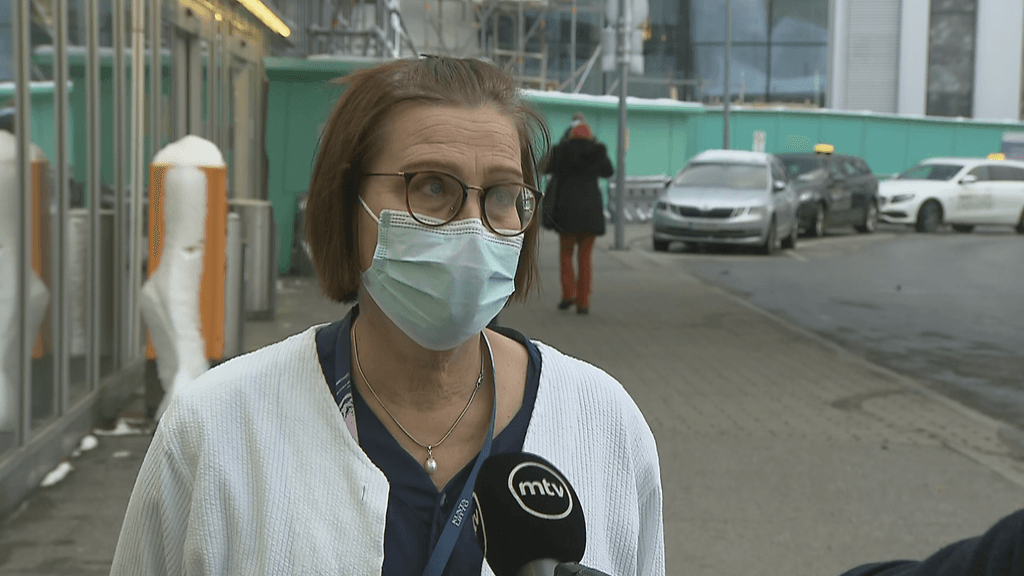 Meilahden sairaalan teho-osaston hoitaja Eija Koponen kertoo, että vointi on ollut koronarokotteen jälkeen hyvä.