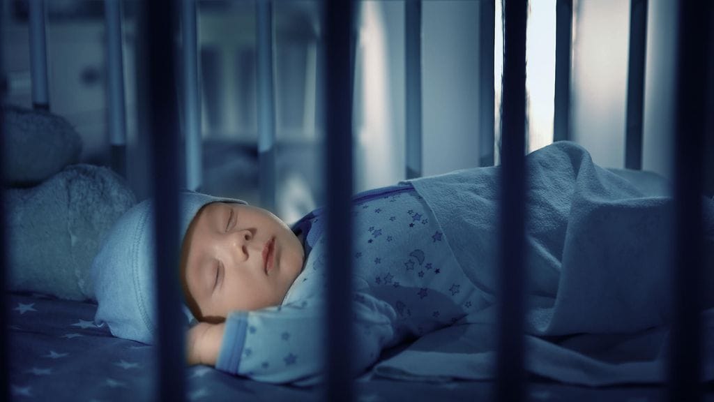 Vauvan nukkumapaikassa ei tulisi olla mitään ylimääräistä. Kuvituskuva.