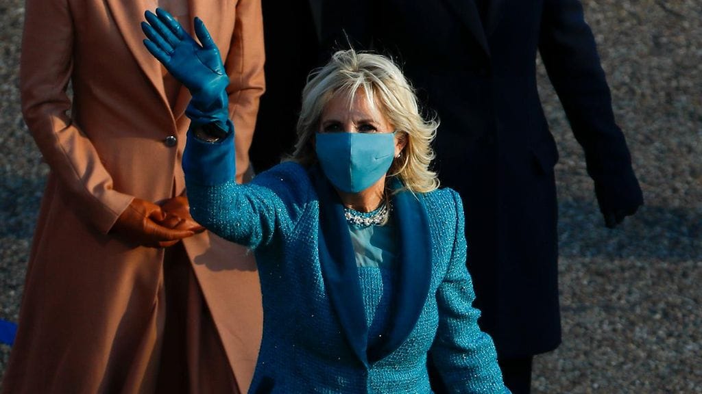 Jill Bidenilla, 72, on Valkoisen talon mukaan lieviä oireita.