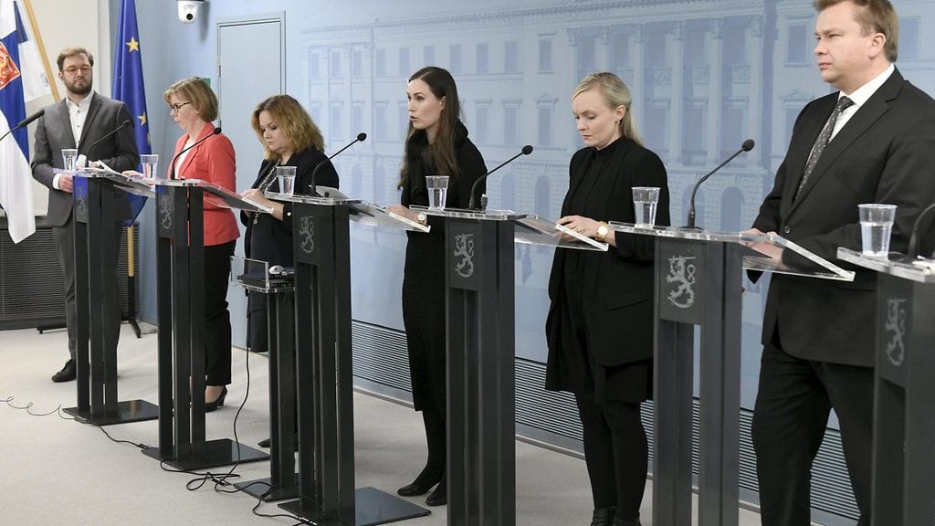 Koronaluvut ovat nousseet jo kevään tasolle, mutta hallitus on vielä lomalla.