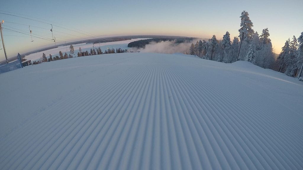 Aurausraitoja Messilän laskettelurinteessä.