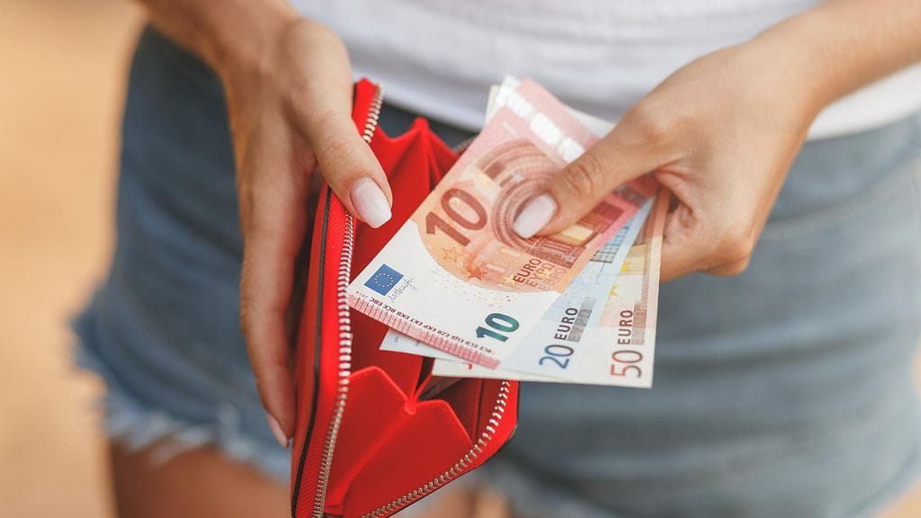 Enimmäismaksu nousee 73,7 euroon.