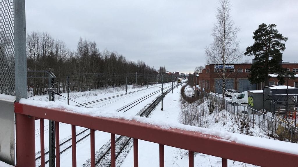 Junaliikennettä haittaavaa sähkövauriota korjataan