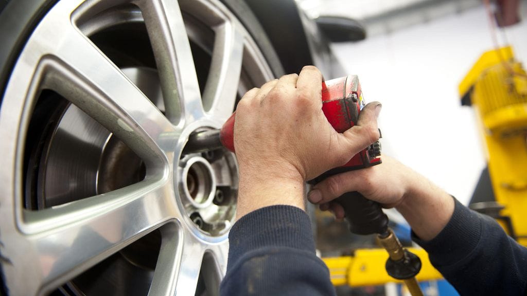 Korjaus kannattaa, kun korjauskustannus on alle 50 prosenttia auton arvosta.