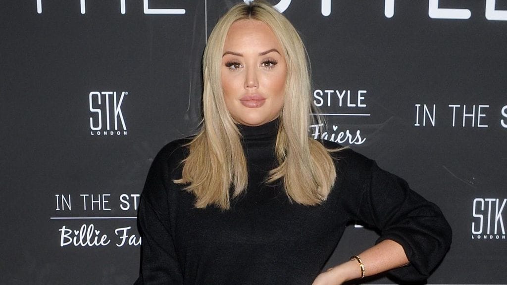 Geordie Shore -tähti Charlotte Crosby hämmästeli Instagramissa sitä, kuinka vaikuttajat bilettävät Dubaissa kuin koronapandemiaa ei olisikaan.