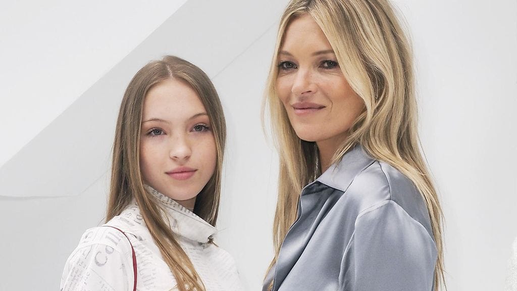 Lila oli äitinsä mukana Pariisin muotiviikoilla myös vuonna 2019.