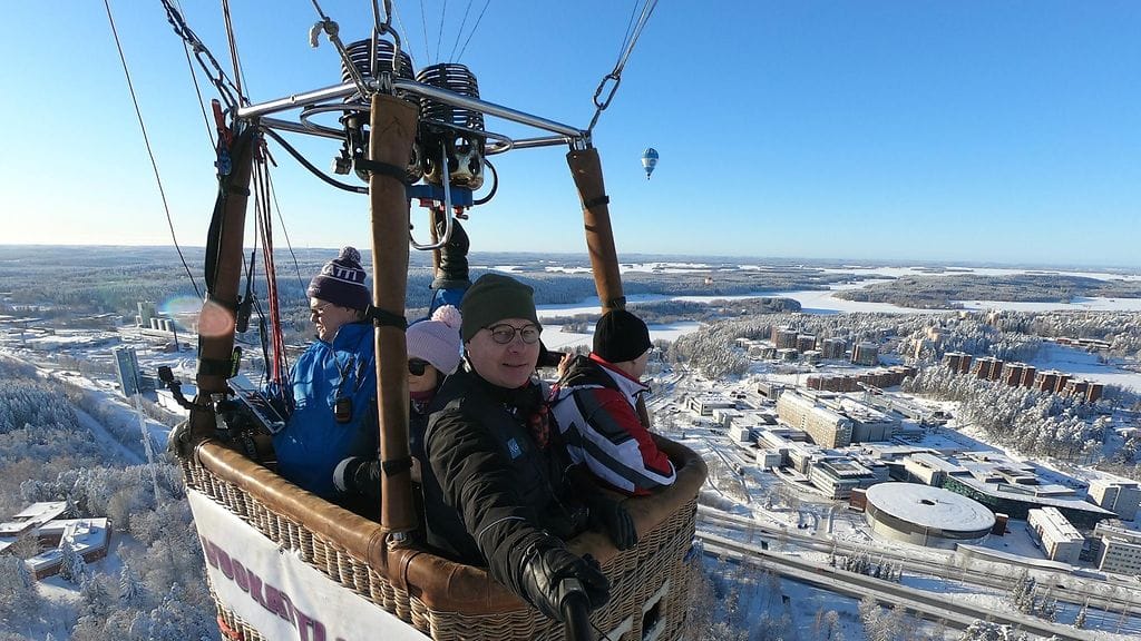 Kuumailmapallolla Kuopion yli (1)