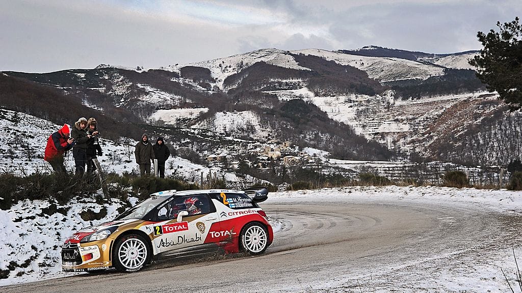 Mikko Hirvonen on kilpailussa kolmantena, mutta tallikaveri Dani Sordo nousi 4,2 sekunnin päähän suomalaisesta.