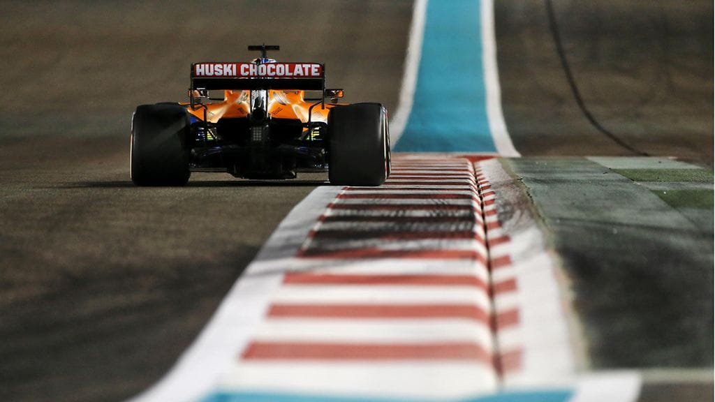 McLaren pääsi ensimmäisenä F1-tallina radalle vuoden 2021 autollaan. Kuva viime kaudelta.