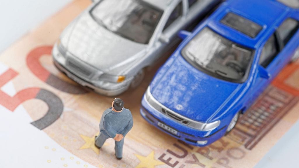 Varaosin löytyminen on yllättävän hankalaa jopa aikanaan myyntilistojen kärjessä viihtyneiden automallien kohdalla. Samalla varaosien hinnat ovat nousseet reippaasti.