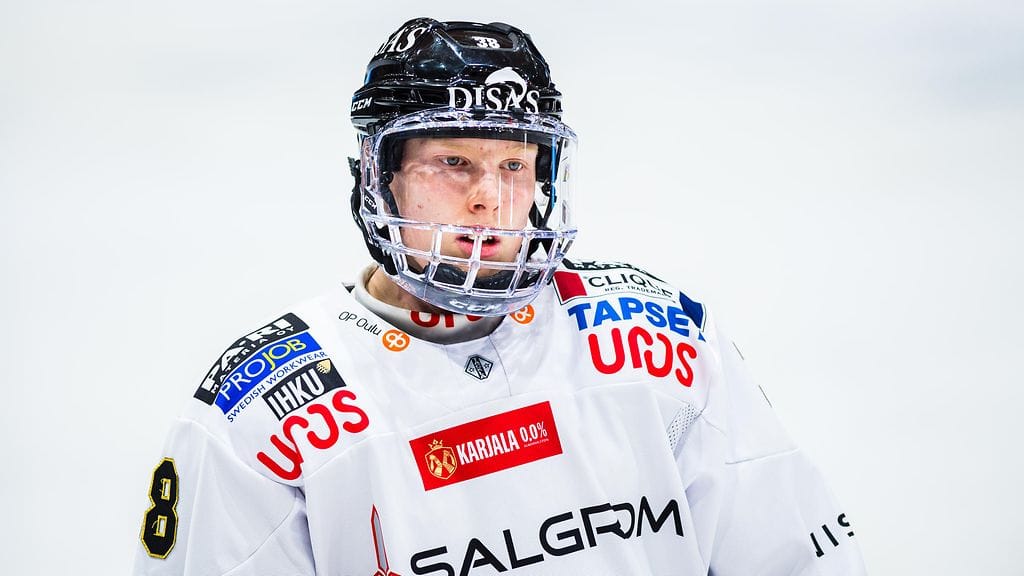 Aku Räty viimeisteli kauden ensimmäisen liigamaalinsa.