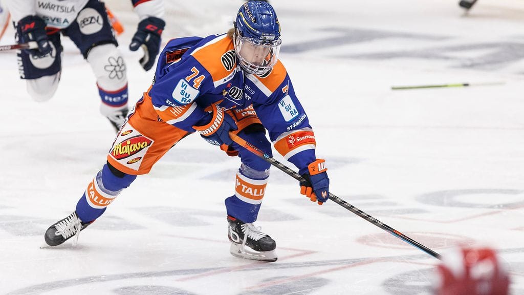 Tapparan Jere Henriksson onnistui ensimmäistä kertaa maalinteossa SM-liigassa.