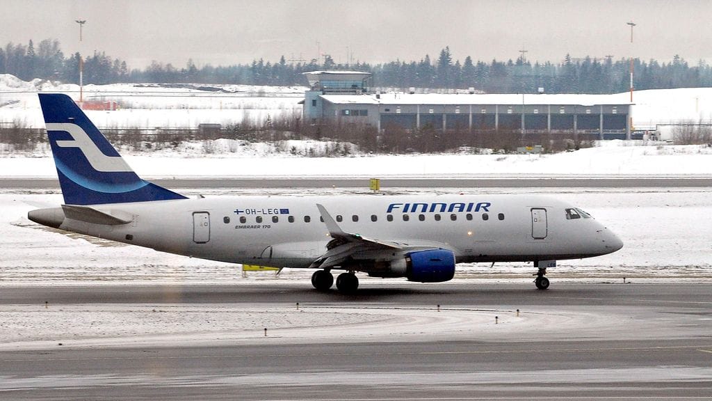 Finavia opastaa Helsinki-Vantaalta matkustavia varautumaan lentojen viivästymisiin huonon kelin vuoksi. Arkistokuva.