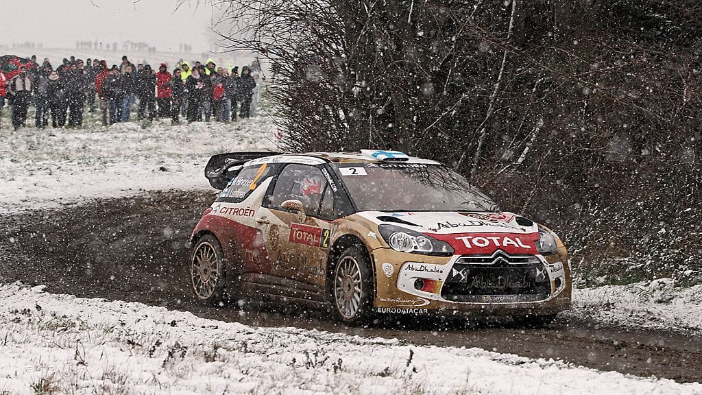 Mikko Hirvonen ajaa kisassa kuudentena.