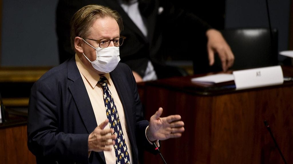 Kokoomuksen Juhani Vartiainen kertoo tänään aikeistaan.