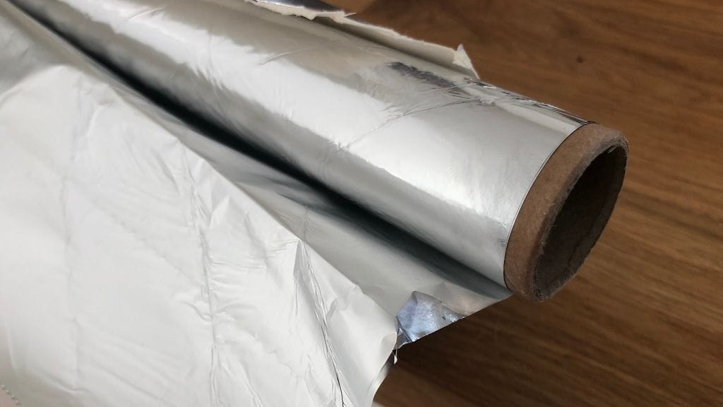 Foliorullasta voi repäistä palan monella tavalla. Yhtä niistä on nyt urakalla hämmästelty TikTokissa.