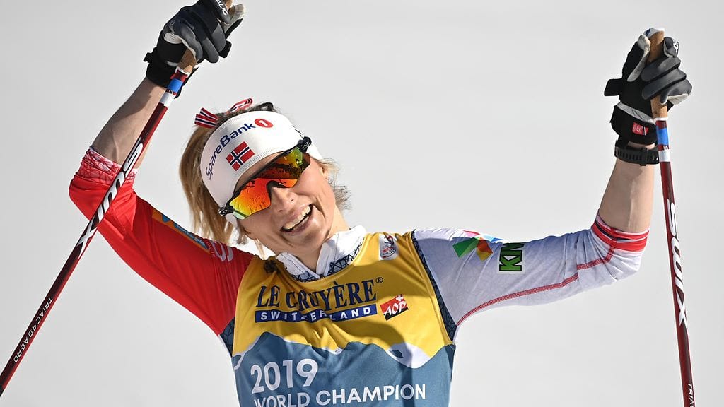 Therese Johaug oli aivan ylivoimainen naisten kymmenen kilometrin kisassa.