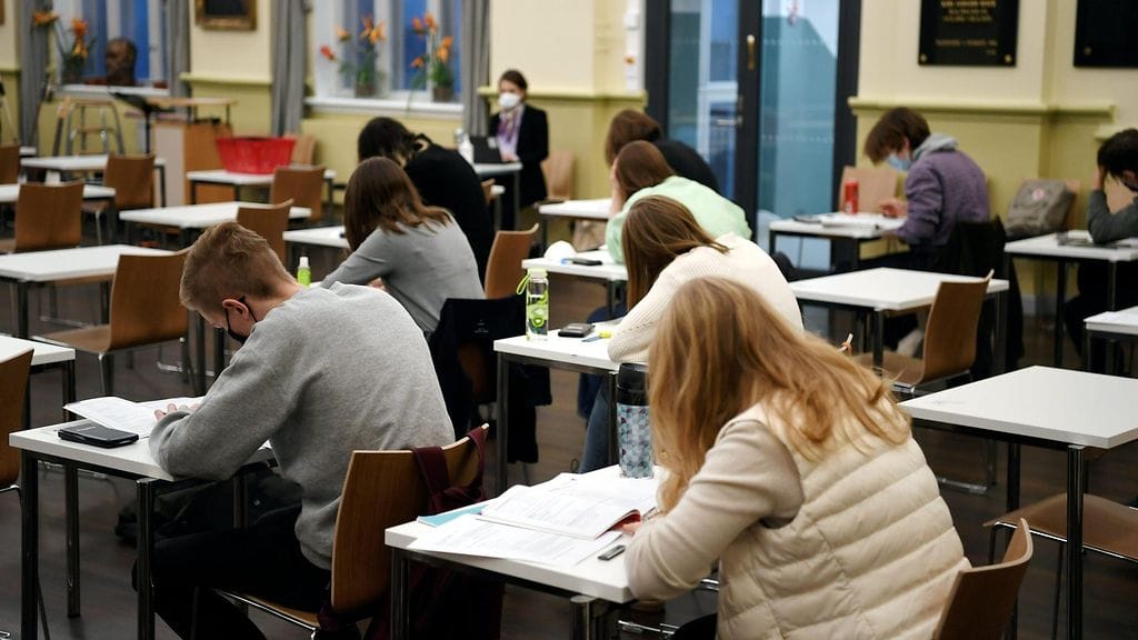 Tällä hetkellä ilman peruskoulun jatkopaikkaa on noin 1500 nuorta.