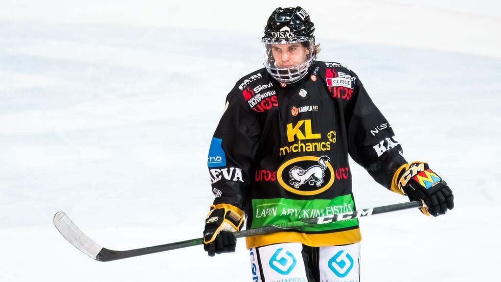 Topi Niemelä teki jatkosopimuksen Kärppien kanssa.