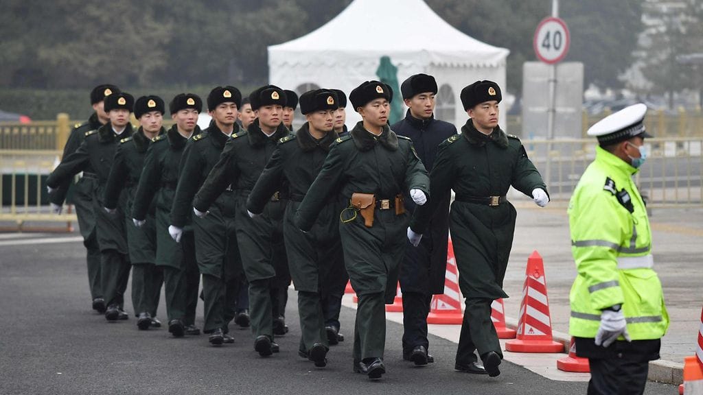 Kiinan armeija on henkilöstöltään maailman suurin.